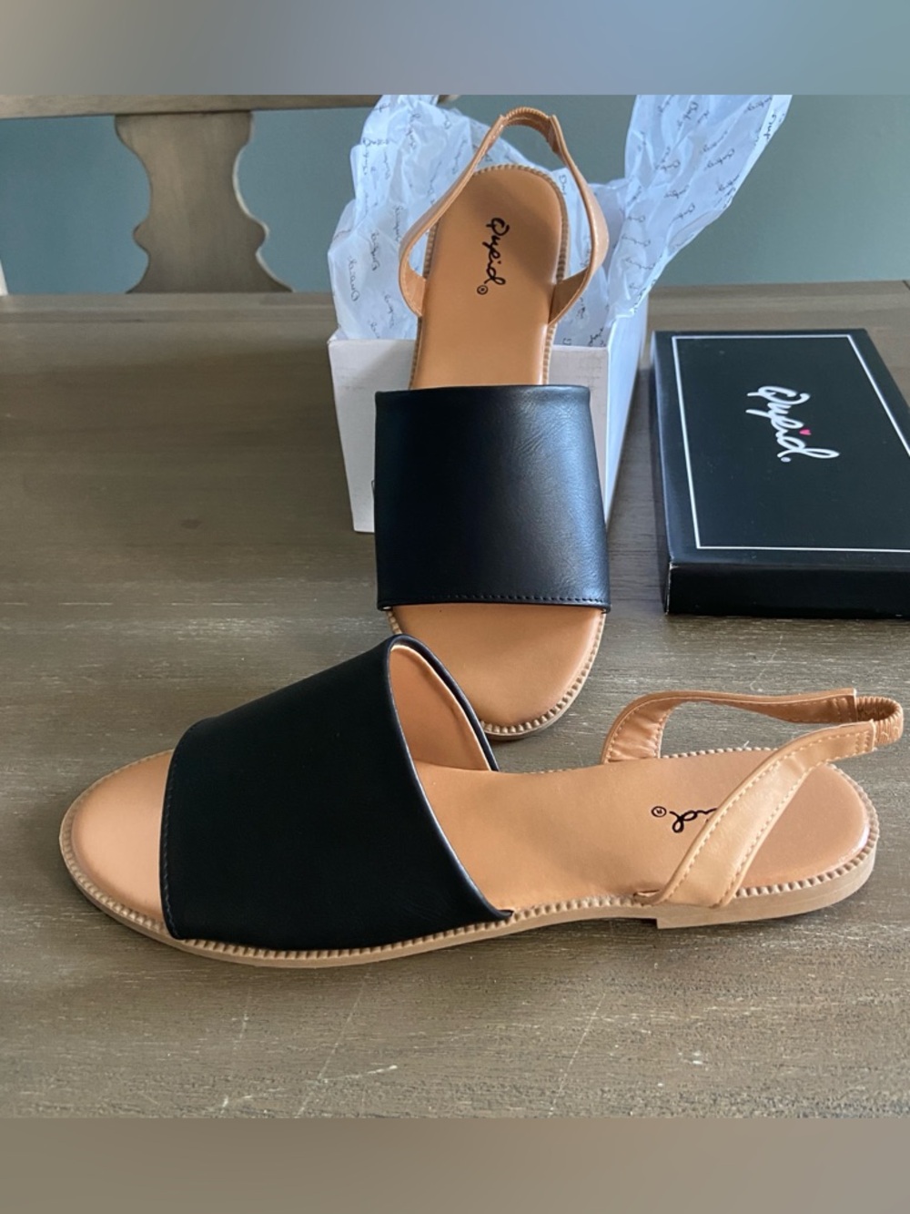 Qupid Desmond Black & Tan Slingback Flat Sandals Size 8 NIB